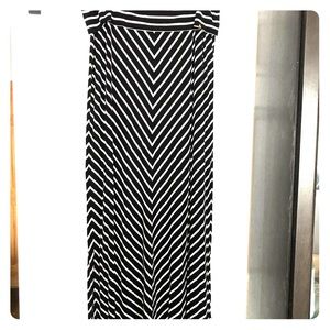 Calvin Klein Maxi Skirt - Black & White - 2X